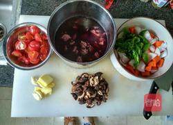 红酒炖牛腩的做法图解2