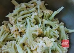 菜花炒鸡蛋的做法图解2