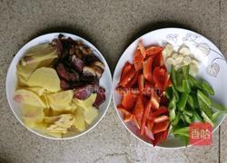 土豆辣椒牛肉盖饭的做法图解3