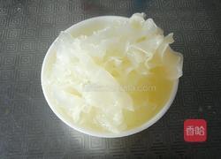 酸奶银耳羹的做法图解1