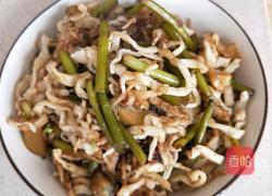 铁锅蒜薹焖面的做法图解14