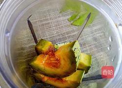 甜瓜汁的做法图解3