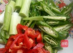 辣椒炒腊鸭心的做法图解2