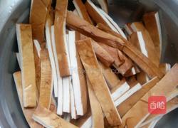 家常炒卤豆干的做法图解1