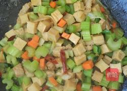 香干芹菜丁的做法图解7