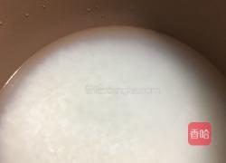 香肠玉米粒豌豆闷饭的做法图解1