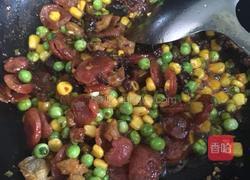 香肠玉米粒豌豆闷饭的做法图解4