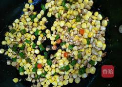 玉米炒肉丁的做法图解8