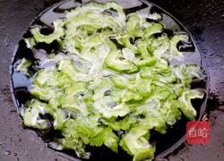 夏日必点小菜 凉瓜炒蛋的做法图解3