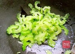 夏日必点小菜 凉瓜炒蛋的做法图解5