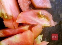 鲜冬菇番茄瘦肉汤的做法图解2