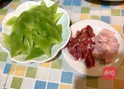 莴笋炒肉的做法图解1