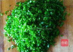 韭菜鸡蛋水煎包的做法图解1