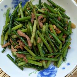 蒜台炒肉的做法[图]