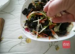 洋葱拌木耳的做法图解12
