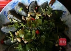 香菜拌皮蛋的做法图解1