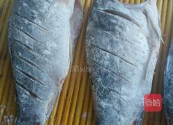 香酥鲫鱼的做法图解1