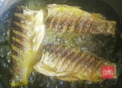 香酥鲫鱼的做法图解2