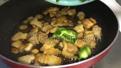 青椒炒黑猪肉的做法图解14