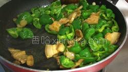 青椒炒黑猪肉的做法图解17