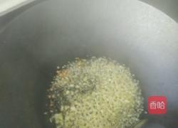 豆芽炒粉条的做法图解3