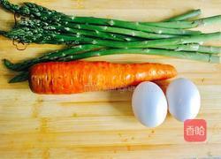 芦笋炒鸡蛋的做法图解1