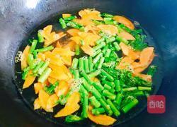 芦笋炒鸡蛋的做法图解5