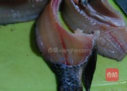 椒盐鱼的做法图解1