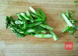 鸡蛋鲜虾炒芦笋的做法图解3