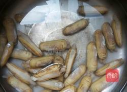 海蛏炒蛋的做法图解1