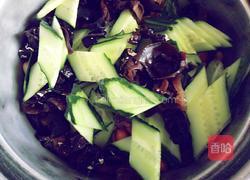 凉拌黄瓜腐竹花生米的做法图解3