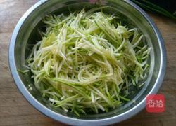 西葫芦黑木耳鸡蛋锅贴的做法图解5