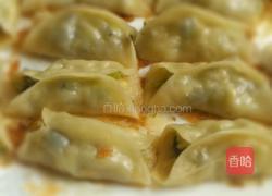 西葫芦黑木耳鸡蛋锅贴的做法图解15