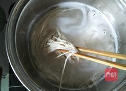 面条火腿煎蛋的做法图解2