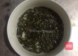 核桃胡萝卜龙井鱼头汤的做法图解3