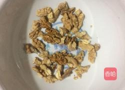 核桃胡萝卜龙井鱼头汤的做法图解4