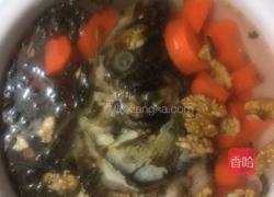 核桃胡萝卜龙井鱼头汤的做法图解6