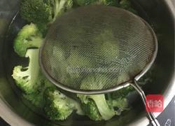 西兰花番茄炒肉的做法图解4