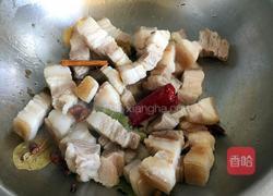 红烧肉炖鹌鹑蛋的做法图解3