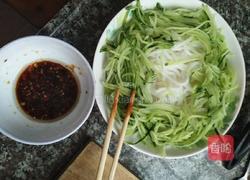 青瓜丝撸粉的做法图解1