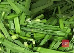 韭菜墨斗鱼的做法图解1