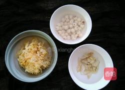 丑耳莲子百合羹的做法图解3