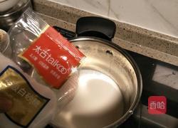 玫瑰牛奶的做法图解2