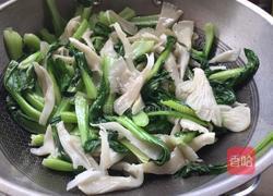 平菇炒青菜的做法图解5
