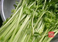 小芹菜软面汁油饼的做法图解1