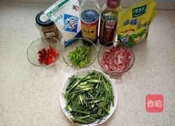 蒜台炒肉丝的做法图解1