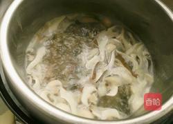 西红柿 鲜菇瘦肉汤的做法图解6