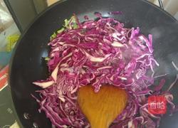 爆炒紫甘蓝的做法图解3