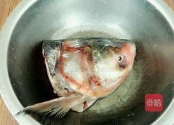 剁椒鱼头的做法图解1