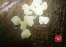 双椒炒萝卜干的做法图解2